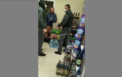 В Одессе пьяный покупатель разделся в супермаркете