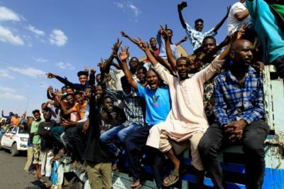 Абдель Фаттах Аль-Бурхан - Абдалла Хамдук - В Судане началась забастовка против военного переворота - aif.ru - Судан