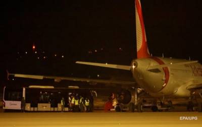 В Испании пассажиры сбежали после посадки самолета