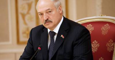 Лукашенко расхаживал по COVID-госпиталю без маски (ВИДЕО)