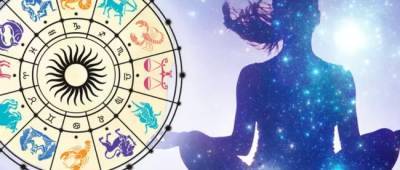 Названы знаки зодиака, которым чтение гороскопов не помогает