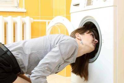 Простой способ быстро избавиться от запаха в стиральной машине