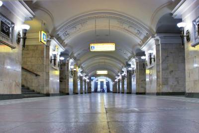 Кольцевая станция метро Октябрьская закрыта по требованию полиции