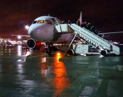 Пассажира «Аэрофлота» сняли с рейса за попытку разбить иллюминатор
