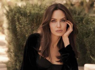 Джоли в необычном платье показала фигуру, о которой можно только мечтать: "Икона стиля"