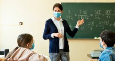С 8 ноября в Украине невакцинированные учителя будут отстранены от работы