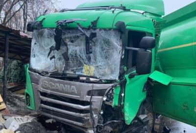 На Закарпатье столкнулись легковое авто и грузовик: один человек погиб. ФОТО