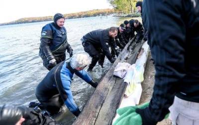 В США на дне озера нашли 1200-летнее каноэ