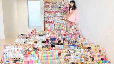 Шестилетняя девочка из Китая собрала рекордную коллекцию бальзамов для губ