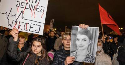 В Польше прошли массовые акции в память о скончавшейся беременной