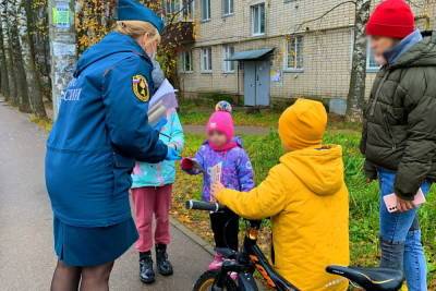 Юным жителям Смоленска напомнили о пожарной безопасности
