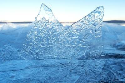 МЧС предупредило об опасности хождения по непрочному льду