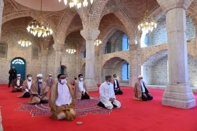 В мечети Юхары Говхар ага в Шуше совершен намаз благодарения (ФОТО)