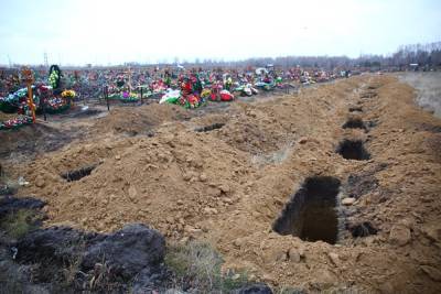 В уральском городе из-за пандемии на кладбище заканчиваются места