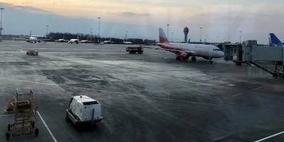 Летевший из Петербурга пассажирский самолет не смог сесть в Красноярске из-за ветра