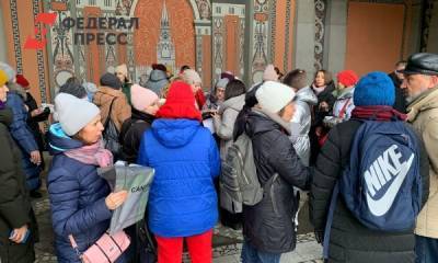 Противники дистанционной учебы устроили сход у мэрии Екатеринбурга