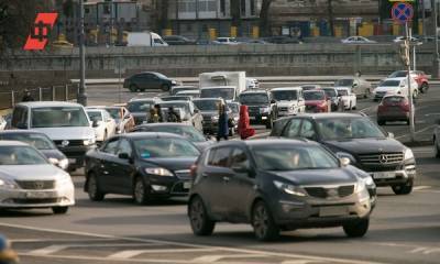 Петербуржцы встали в пробки в первый день рабочей недели