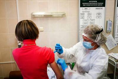 Белорусы получили СМС о необходимости вакцинироваться из-за нелегалов