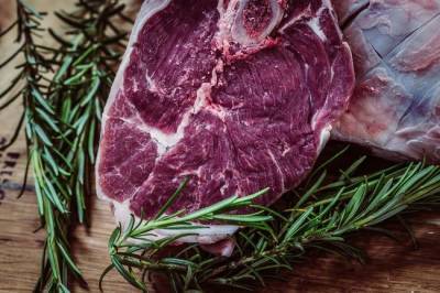 Удар по отрасли: экономист оценил идею обнулить пошлины на ввоз мяса