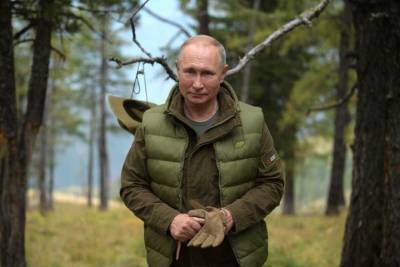 Путин предостерег оператора от падения на съемках