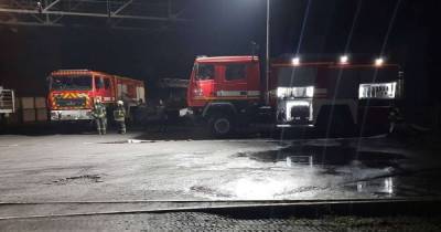 Пожар на заводе в Запорожье: спасателям пришлось тушить возгорание в 80-метровой трубе (ФОТО)