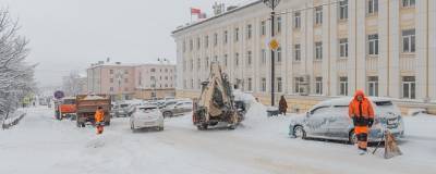 Городские службы Магадана перевели в усиленный режим работы для расчистки улиц от снега