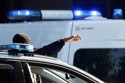 На французских полицейских напал с ножом выкрикивавший имя пророка злоумышленник