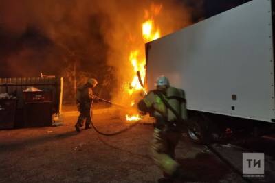 В Казани сгорели две ГАЗели на парковке