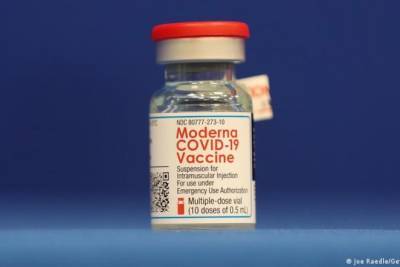 Украина получила около 3 млн доз вакцины Moderna