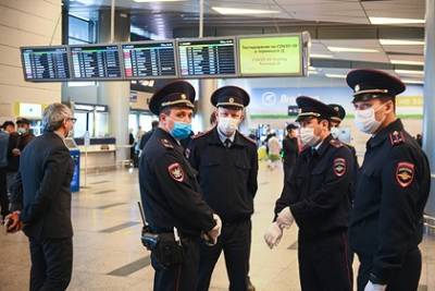 Проглотивших почти килограмм кокаина россиян поймали в аэропорту Внуково