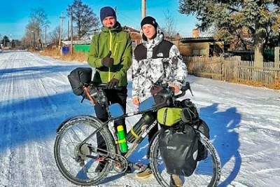 Российского велопутешественника удивили молодежь в Амурской области