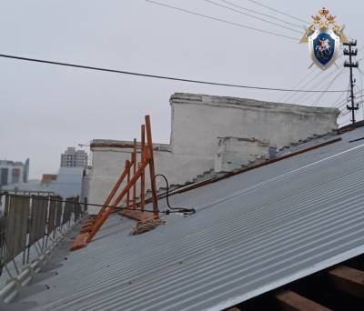 Рабочий погиб, упав с крыши дома на площади Горького в Нижнем Новгороде