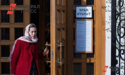 Священник РПЦ против уголовного наказания за фото блогерши в стрингах у Исаакиевского