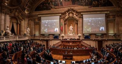 Социалисты порезали социалку. Зачем в Португалии распустили парламент