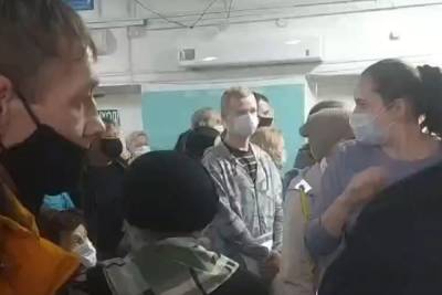 Организованной толпой: жители Ярославля рассказали, как заражают друг друга в поликлиниках
