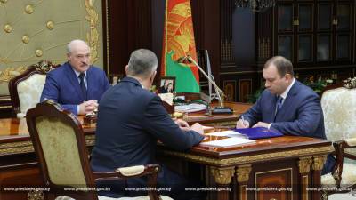 Лукашенко вновь жалуется: нас пытаются расшатать и наклонить