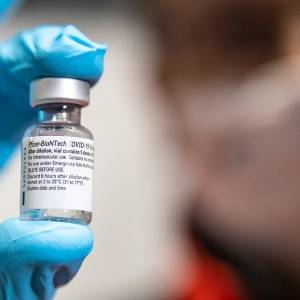 В Запорожской области первую прививку от коронавируса получили 445 тыс. человек