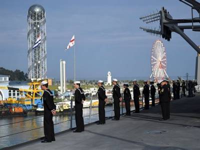 Флагман и эсминец американского ВМФ, готовые к черноморским учениям НАТО, зашли в порт Батуми