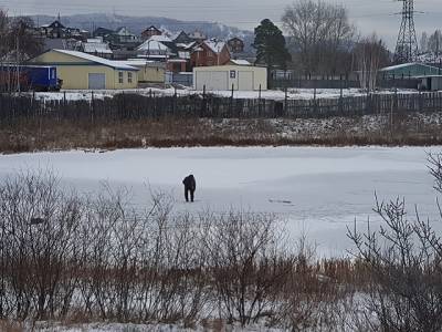 В Челябинской области рыбаки едва не погибли, выйдя на тонкий лед