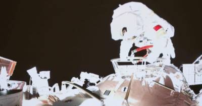 Астронавтка из Китая впервые вышла в открытый космос