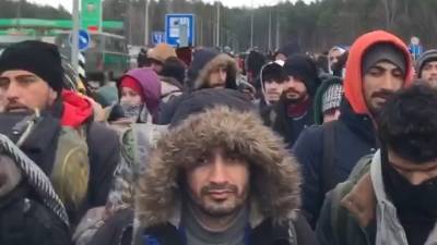 В Литве хотят ввести ЧП, войска стягивают к границе