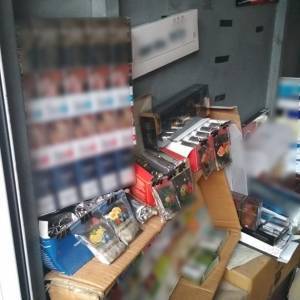 На центральном рынке Запорожья полицейские обнаружили нелегального продавца сигарет