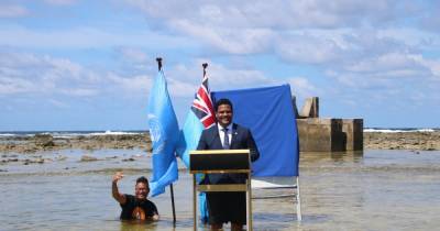 Глава МИД Тувалу записал речь для климатической конференции, стоя по колено в воде