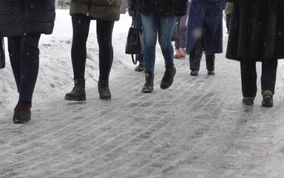 В МЧС предупредили москвичей о похолодании и гололедице в ночь на вторник