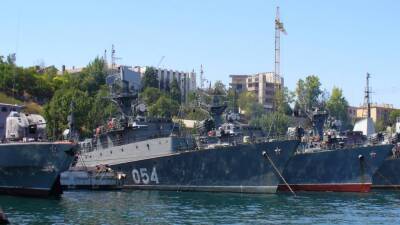 Два корабля Военно-морского флота РФ провели поиск подводной лодки в Черном море