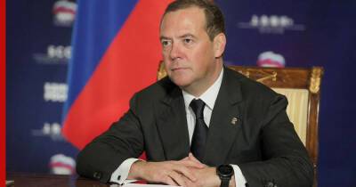 Медведев назвал поддержку семей с детьми приоритетом нового бюджета