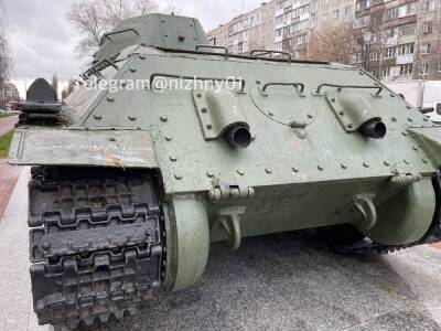 Вандалы оставили надписи на танке в Сормовском районе