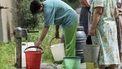 Жители поселка в Ленобласти возмущены появлением платной водоколонки