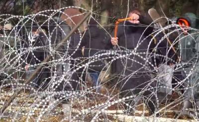 Штурмующие белорусско-польскую границу мигранты пустили в ход режущие инструменты