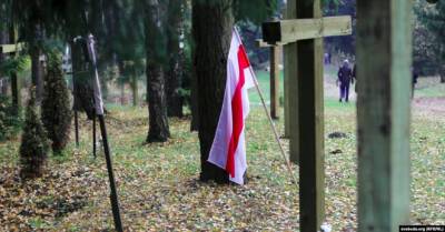 Western Envoys In Minsk Commemorate Victims Of Soviet Great Terror